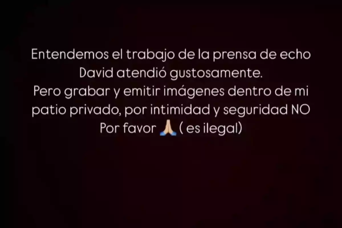 Entendemos el trabajo de la prensa, David atendió gustosamente, pero grabar y emitir imágenes dentro de mi patio privado, por intimidad y seguridad, no por favor, es ilegal. Entendemos el trabajo de la prensa, David atendió gustosamente, pero grabar y emitir imágenes dentro de mi patio privado, por intimidad y seguridad, no por favor, es ilegal.