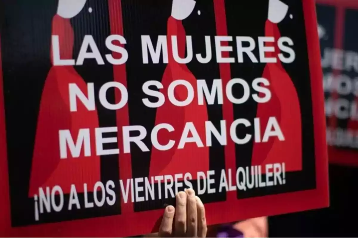 Un cartel con el mensaje Un cartel con el mensaje