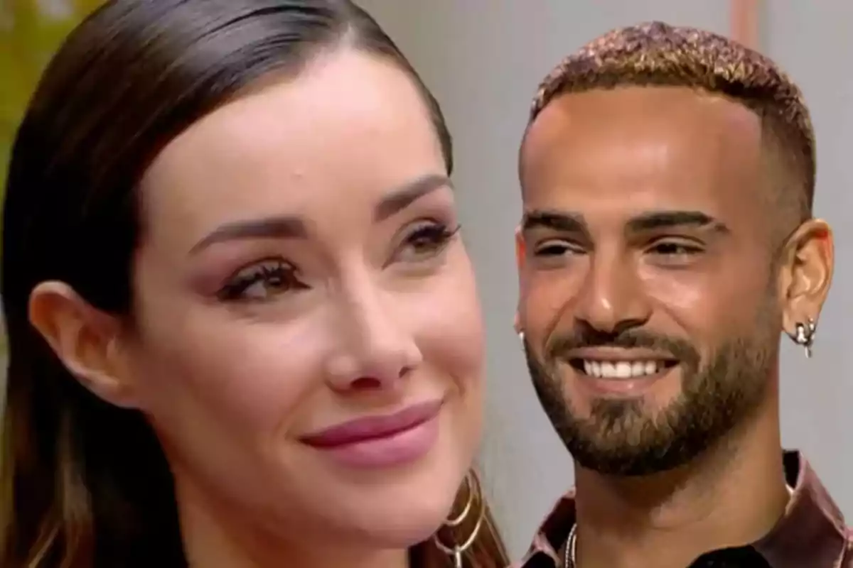 Dos personas sonrientes mirándose con afecto.