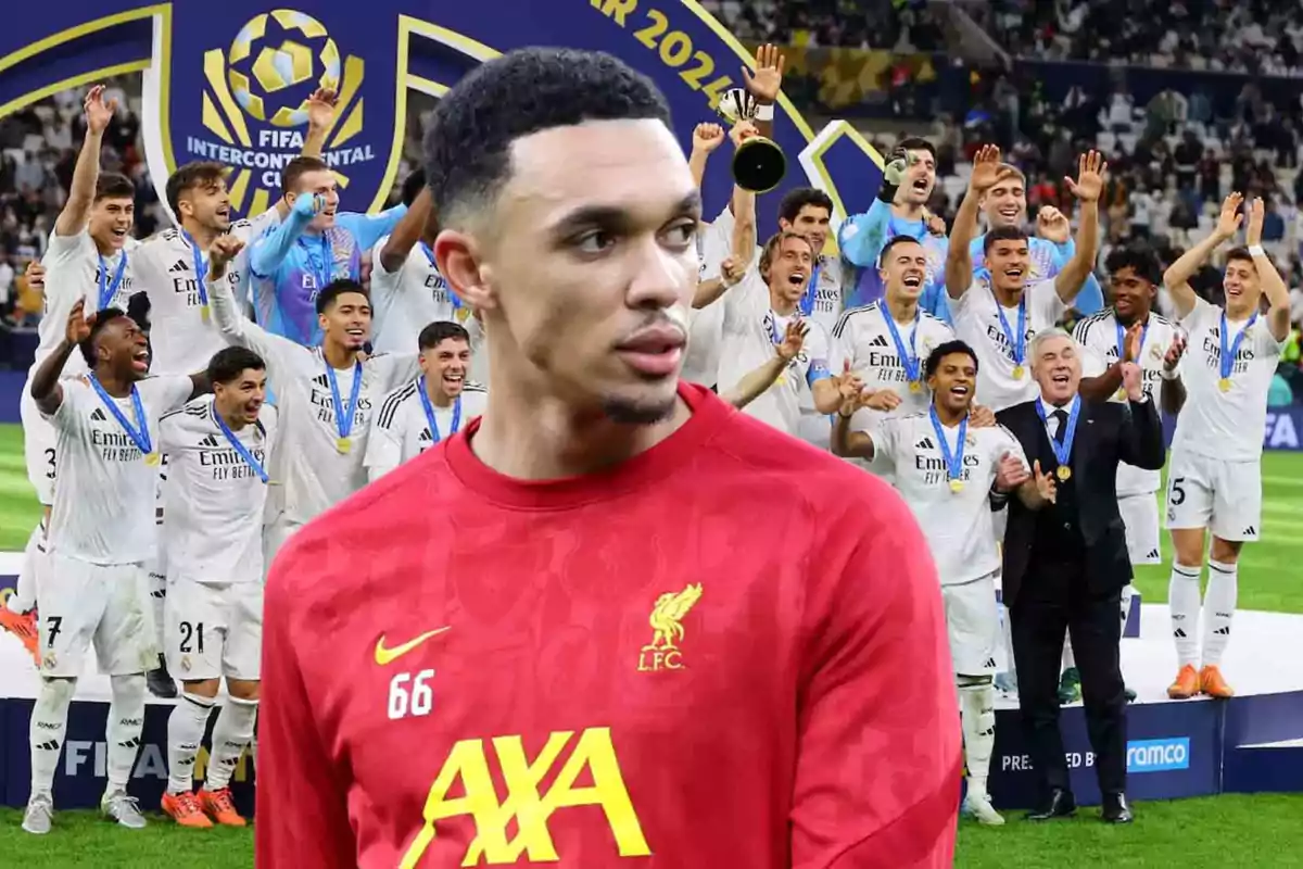 Un jugador de fútbol con uniforme rojo en primer plano mientras un equipo celebra con trofeos y medallas en el fondo.