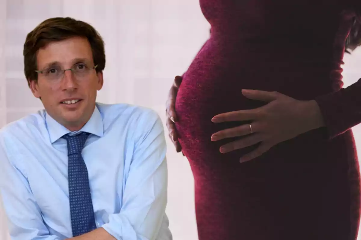 Un hombre con camisa azul y corbata posa junto a una imagen de una mujer embarazada con vestido rojo.