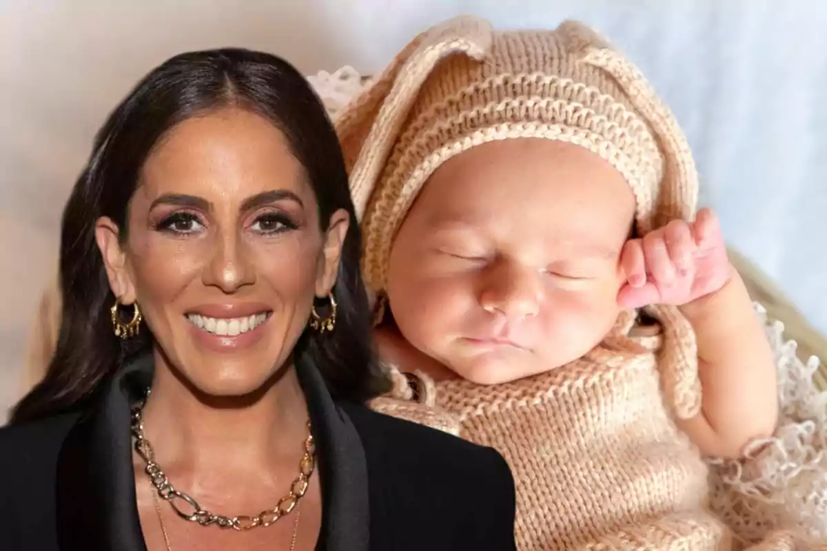 Una mujer sonriente con cabello oscuro y un bebé durmiendo con un gorro tejido.