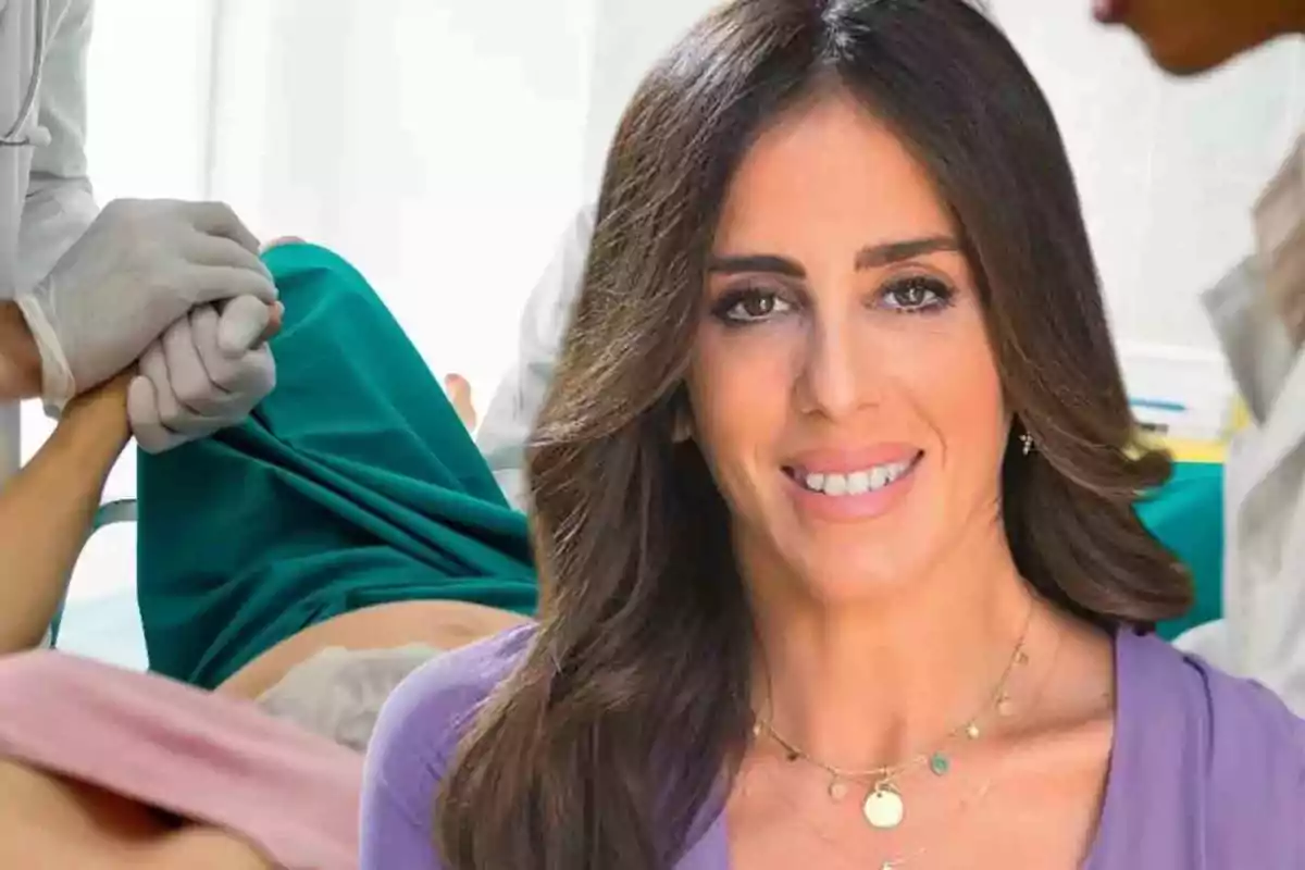 Una mujer sonriente con cabello oscuro y un vestido lila en primer plano mientras en el fondo se observa una escena médica con una persona recostada y un profesional de la salud sosteniendo su mano.