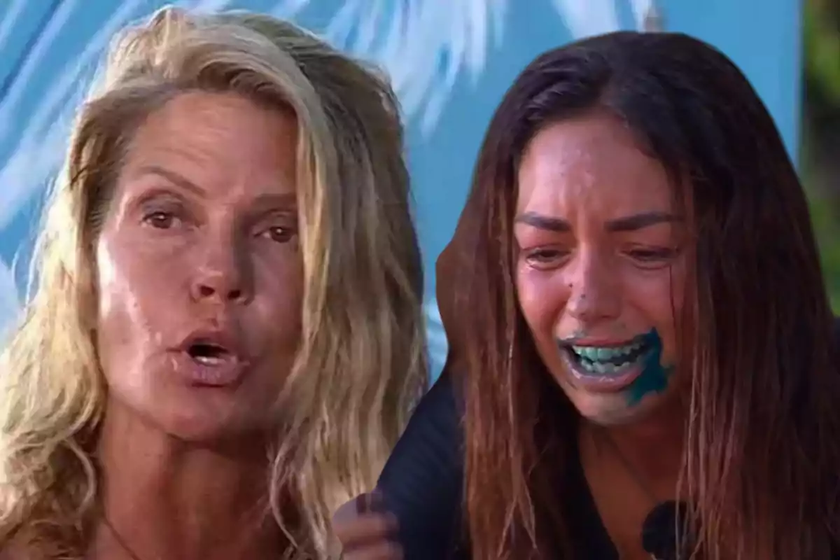 Dos mujeres en una escena emocional, una parece estar hablando mientras la otra llora con la boca manchada de azul.