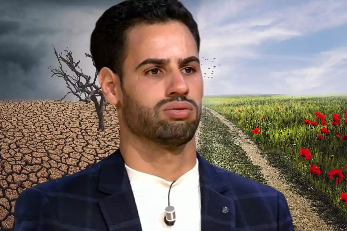 Un hombre con barba y cabello oscuro está en primer plano, con un fondo dividido entre un paisaje árido y seco a la izquierda y un campo verde con flores rojas a la derecha.