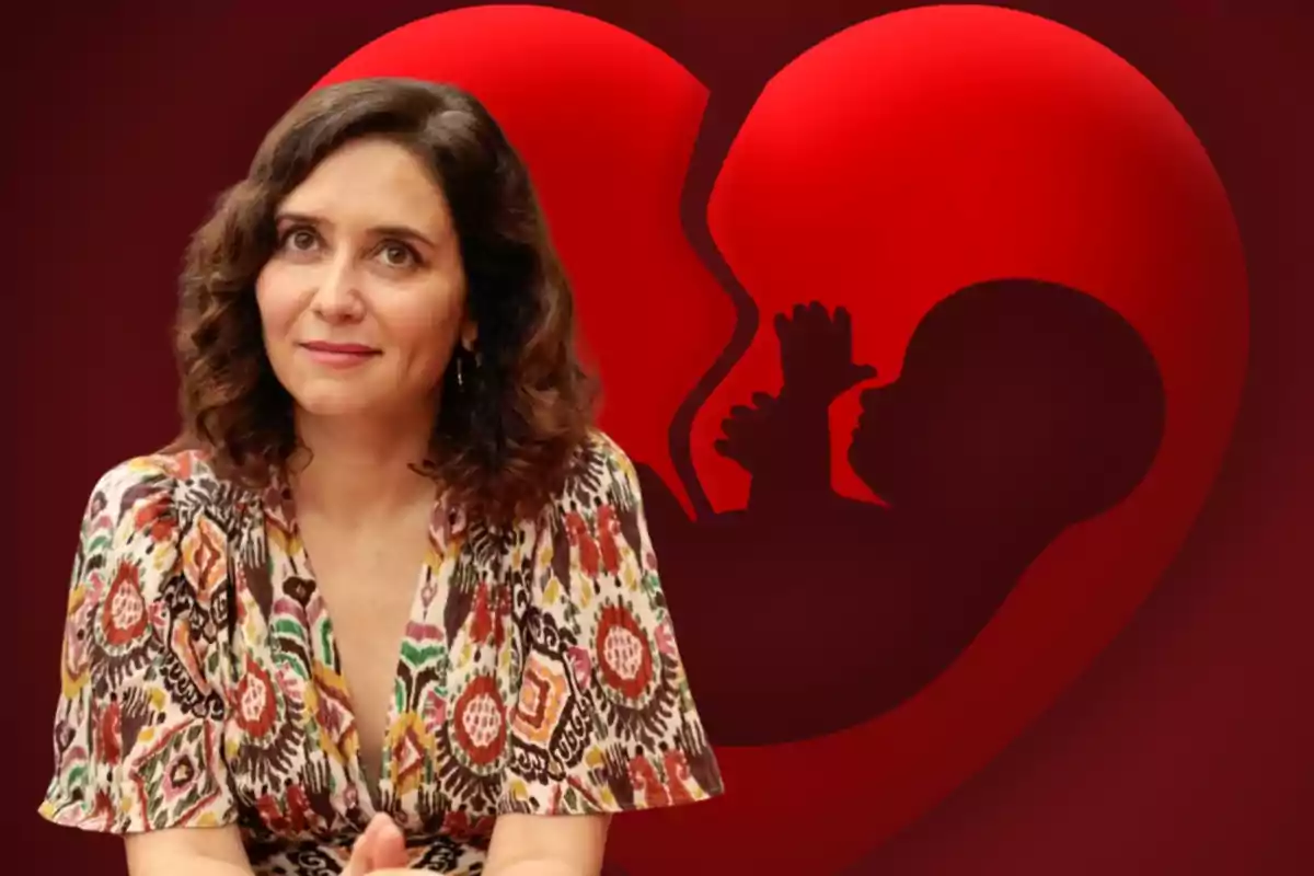 Una mujer con cabello rizado y vestido colorido está frente a un fondo rojo con la silueta de un feto dentro de un corazón roto.