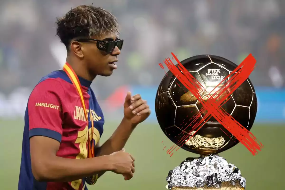 Un jugador de fútbol con gafas de sol y medalla, junto a un Balón de Oro tachado con una X roja.