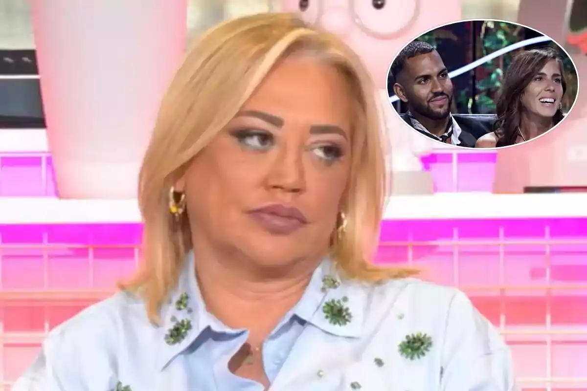 Una persona rubia con expresión seria en un programa de televisión con una imagen insertada de dos personas sonriendo en la esquina superior derecha.