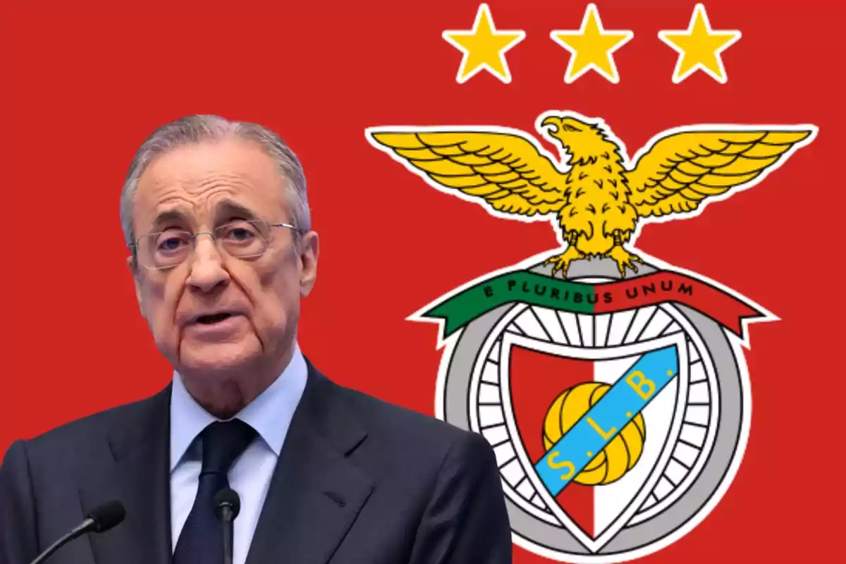 Hombre de traje y corbata hablando frente a un micrófono con el escudo del club Benfica de fondo sobre un fondo rojo