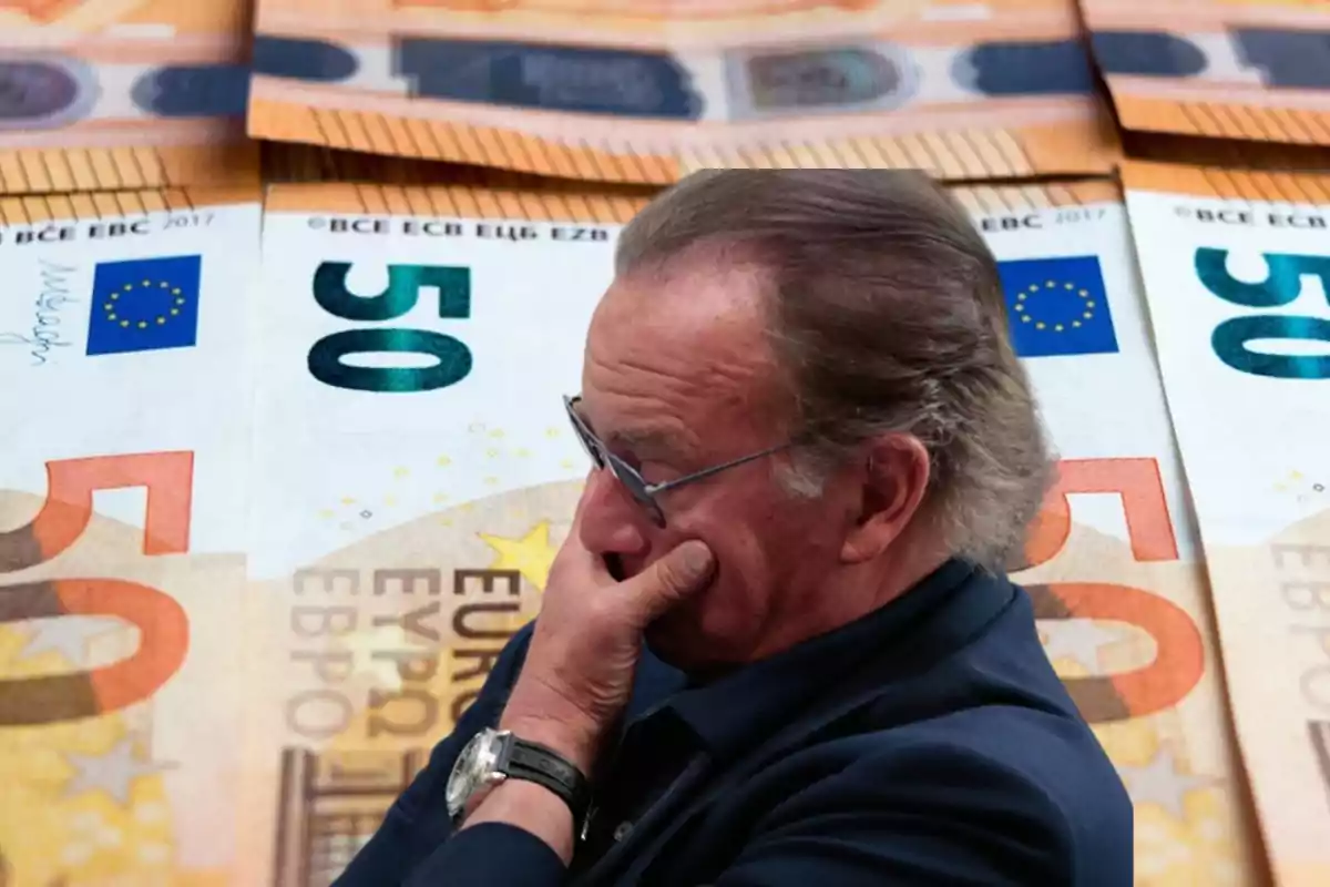 Bertín Osborne con un fondo de billetes de 50 euros