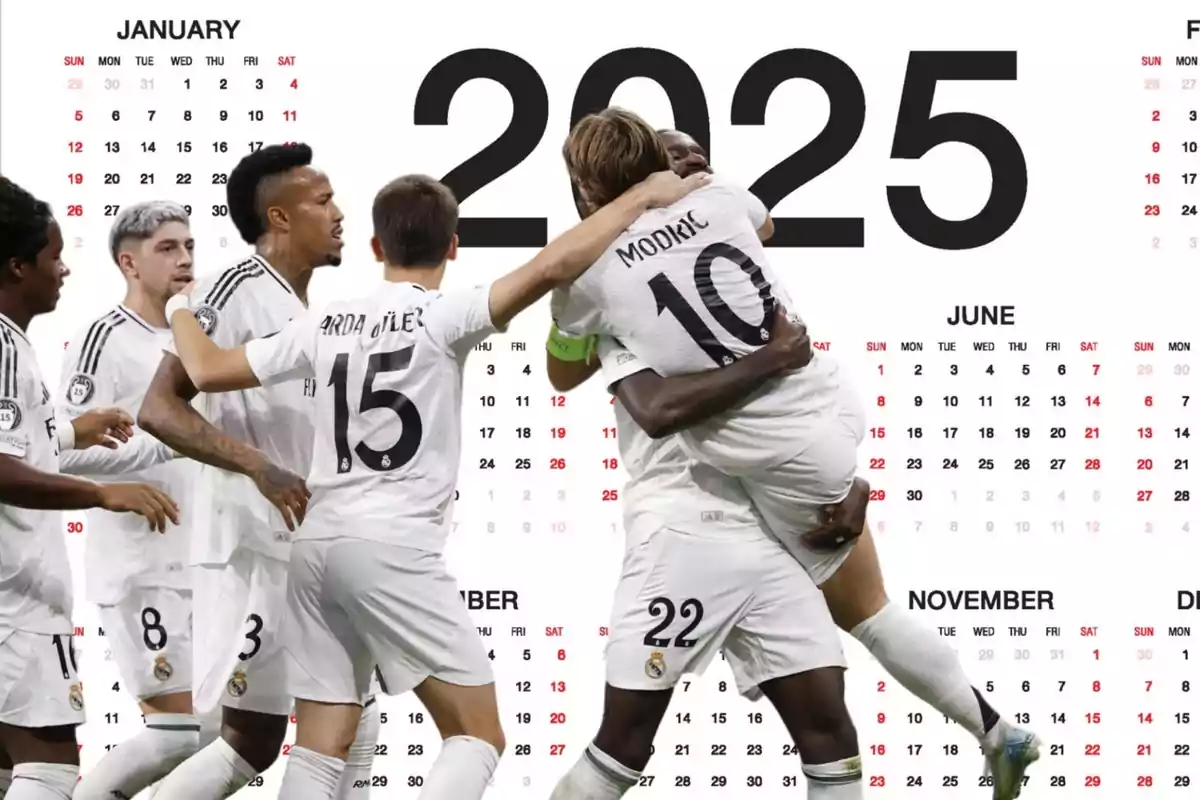 Jugadores de fútbol celebrando frente a un calendario del año 2025.