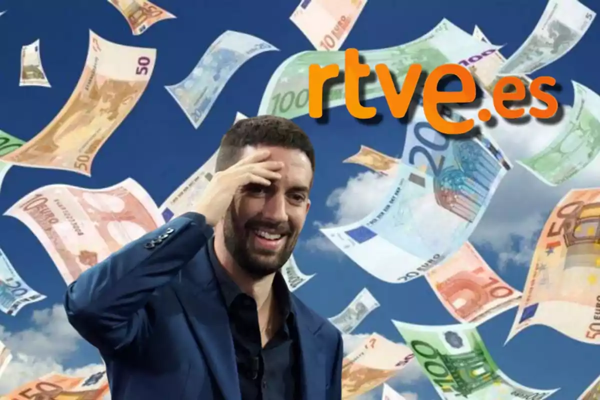 Hombre sonriendo con fondo de billetes de euro volando y el logo de rtve.es.