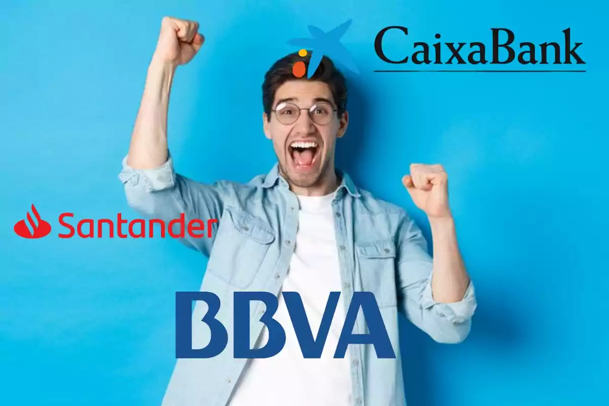 Hombre feliz con logos de bancos Santander, BBVA y CaixaBank sobre fondo azul.