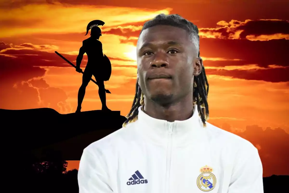 Un jugador de fútbol con una chaqueta del Real Madrid frente a un fondo de atardecer con la silueta de un guerrero espartano.