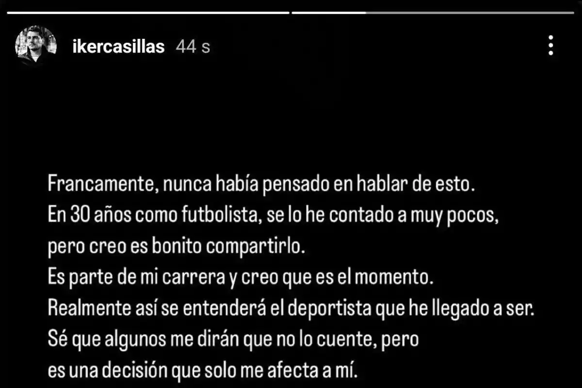 Publicación en redes sociales con fondo negro y texto en blanco donde una persona expresa que nunca había pensado en hablar de un tema personal relacionado con su carrera de 30 años como futbolista, menciona que solo lo ha compartido con pocos, considera que es bonito compartirlo y que es el momento adecuado, además señala que es una decisión que solo le afecta a él. Publicación en redes sociales con fondo negro y texto en blanco donde una persona expresa que nunca había pensado en hablar de un tema personal relacionado con su carrera de 30 años como futbolista, menciona que solo lo ha compartido con pocos, considera que es bonito compartirlo y que es el momento adecuado, además señala que es una decisión que solo le afecta a él.