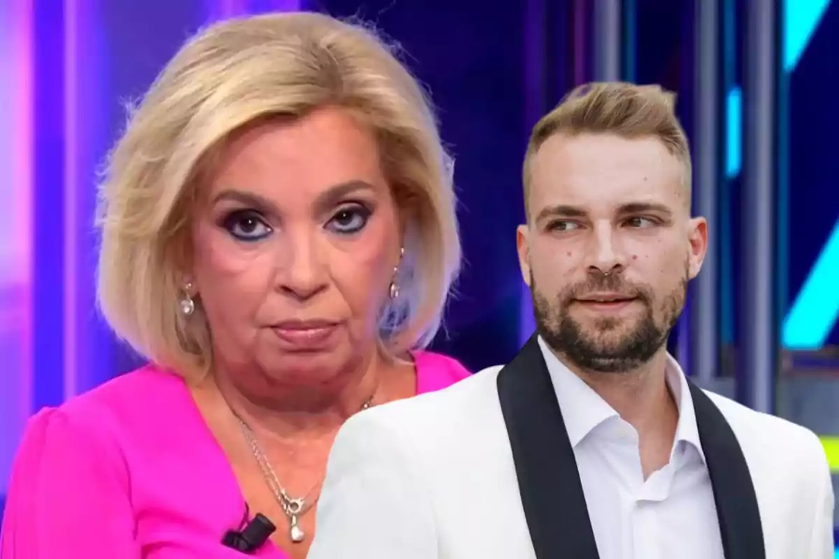 Una mujer rubia con vestido rosa y un hombre con barba y traje blanco están en un estudio de televisión con luces de colores en el fondo.