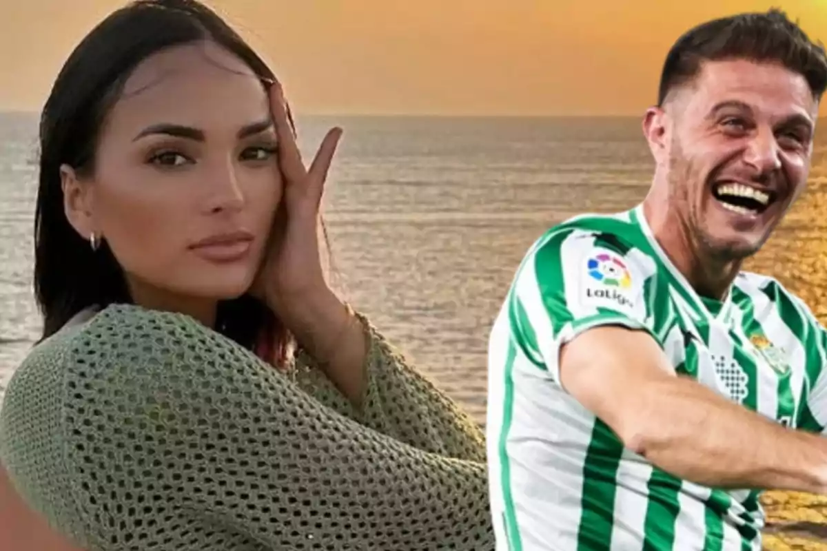 Una mujer posa frente al mar al atardecer mientras un hombre con camiseta de fútbol sonríe ampliamente.