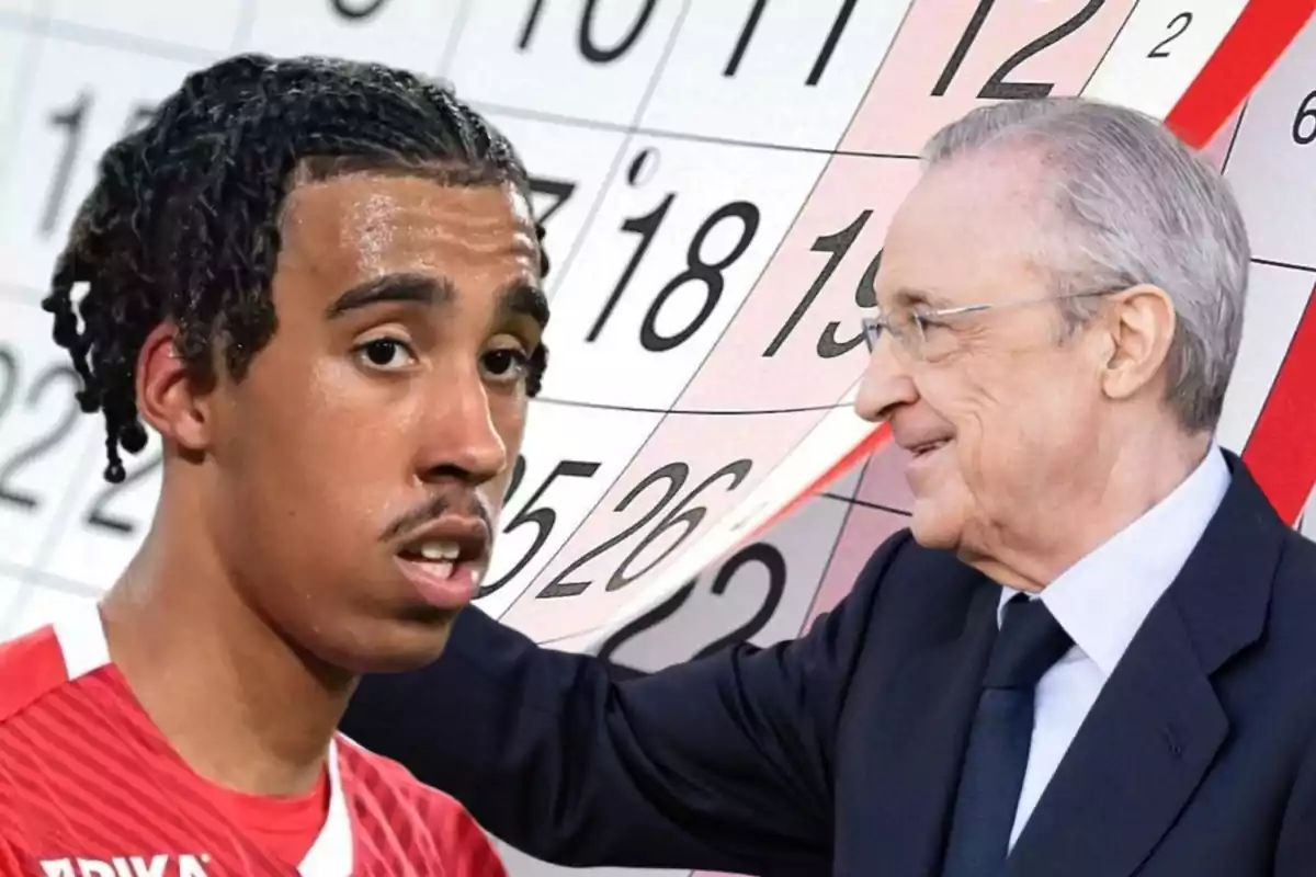 Un joven con camiseta roja y un hombre mayor con traje y corbata frente a un calendario.