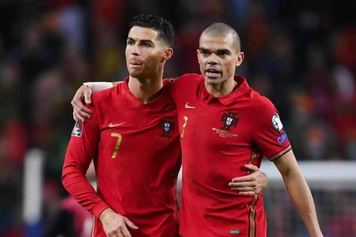 Cristiano Ronaldo y Pepe con Portugal