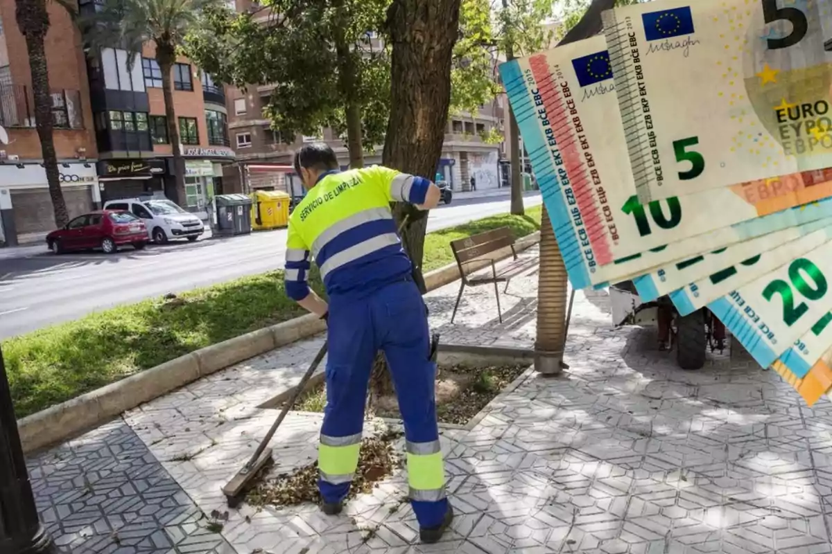 Un trabajador de limpieza barre hojas en una acera mientras se muestra un montaje de billetes de euro en la esquina superior derecha.