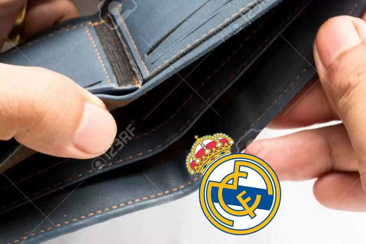 Manos sosteniendo una billetera vacía con el logo del Real Madrid superpuesto.