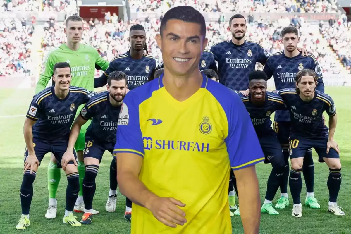 Cristiano Ronaldo con la camiseta del Al-Nassr y de fondo la foto del once inicial del Real Madrid en un partido