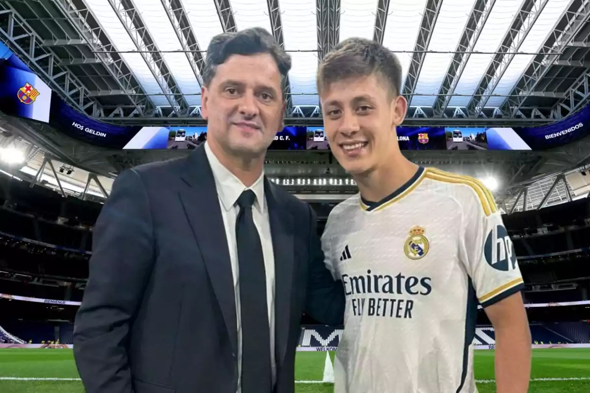 Dos personas posando en un estadio de fútbol, una de ellas con traje y la otra con la camiseta del Real Madrid.