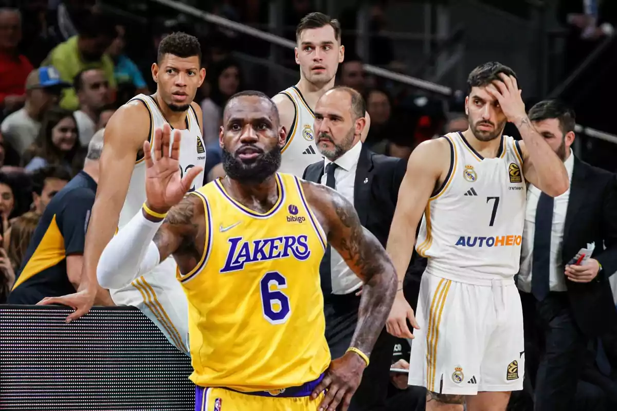 Jugadores de baloncesto en la cancha durante un partido, uno de ellos con el uniforme de los Lakers y los otros con el uniforme del Real Madrid.