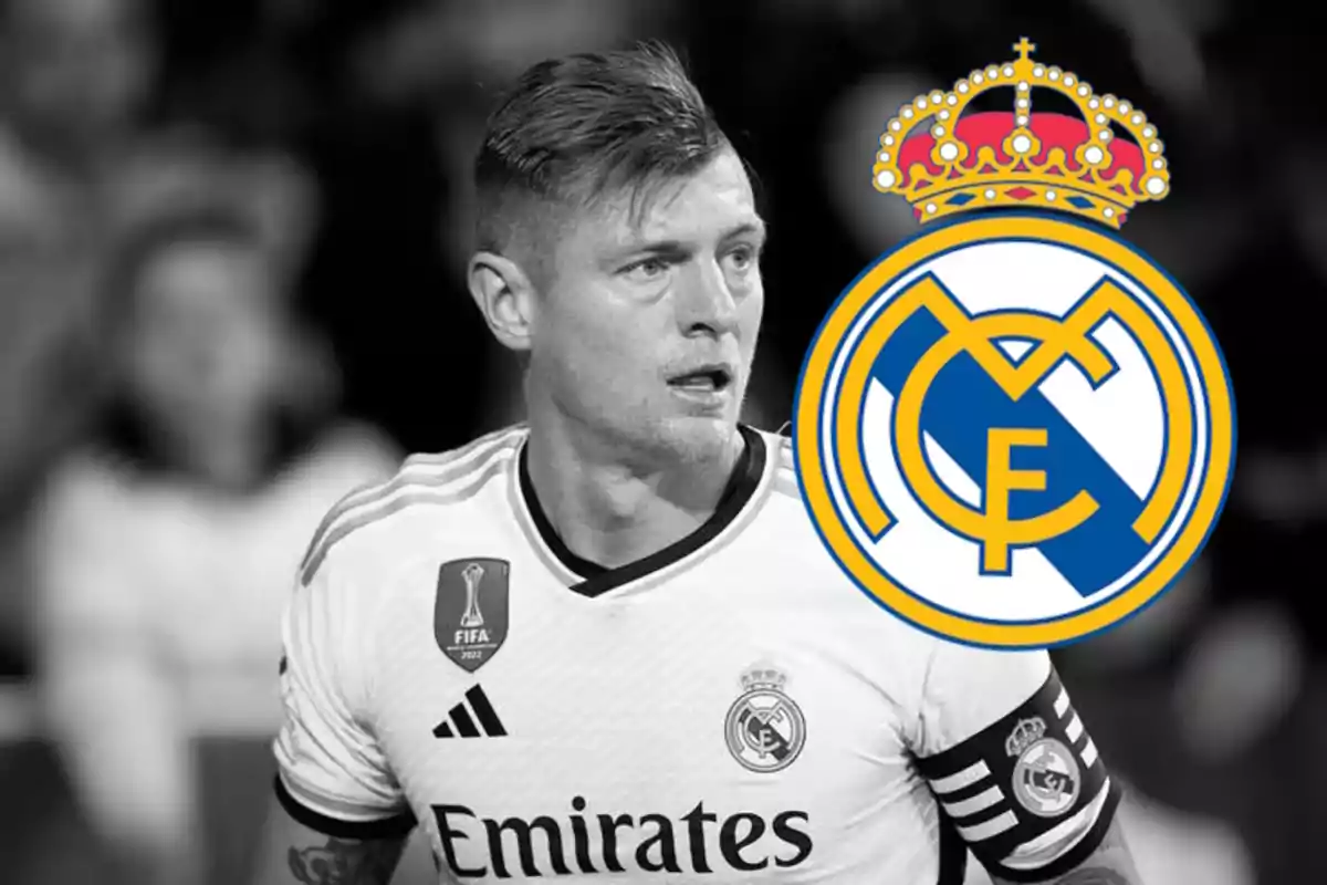 Toni Kroos en blanco y negro con logo del Real Madrid