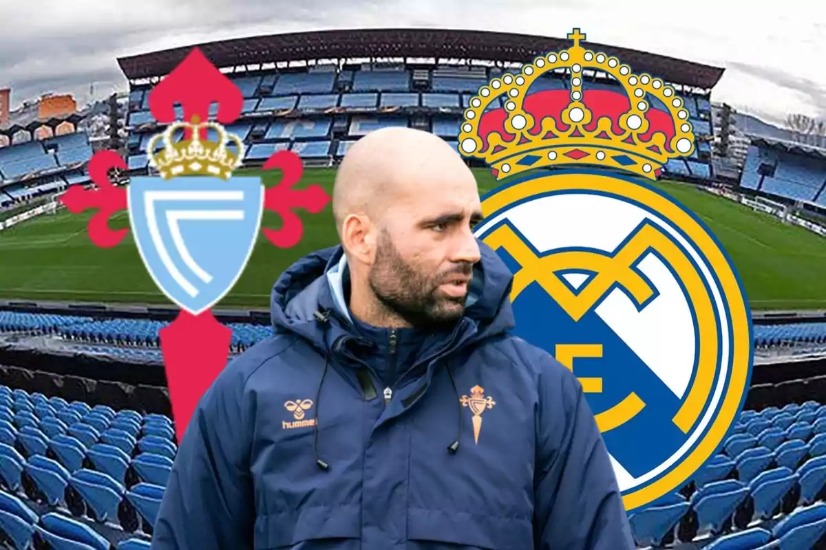 Un hombre con chaqueta azul está en un estadio de fútbol con los escudos del Celta de Vigo y el Real Madrid de fondo.