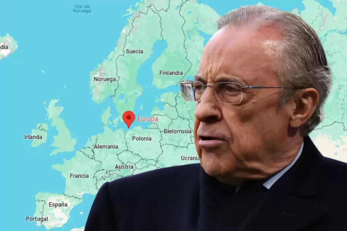 Un hombre con gafas y expresión seria frente a un mapa de Europa.