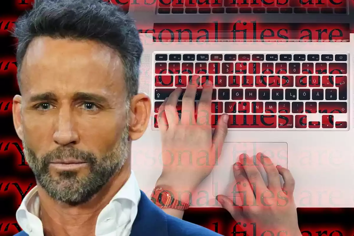 Un hombre con barba y cabello oscuro aparece en primer plano, mientras que en el fondo se ven manos escribiendo en un teclado de computadora con el texto "personal files are" repetido en rojo.