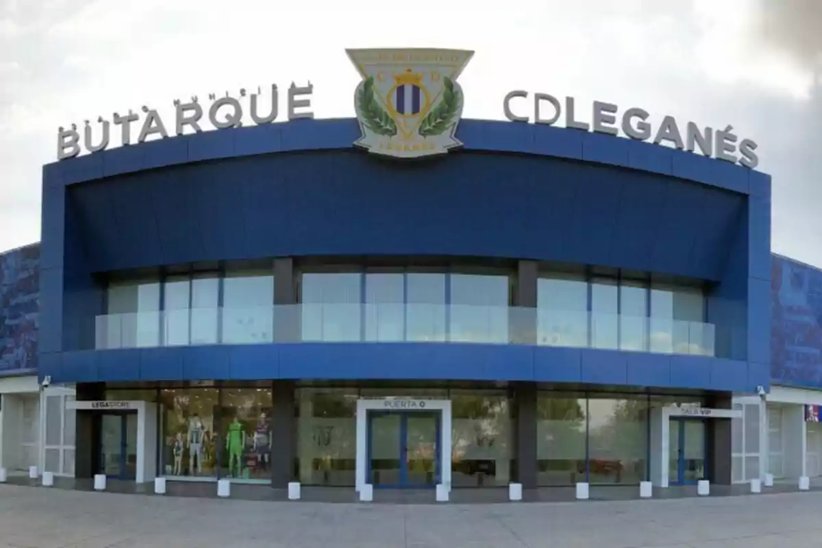 Fachada del estadio de fútbol Butarque del CD Leganés.