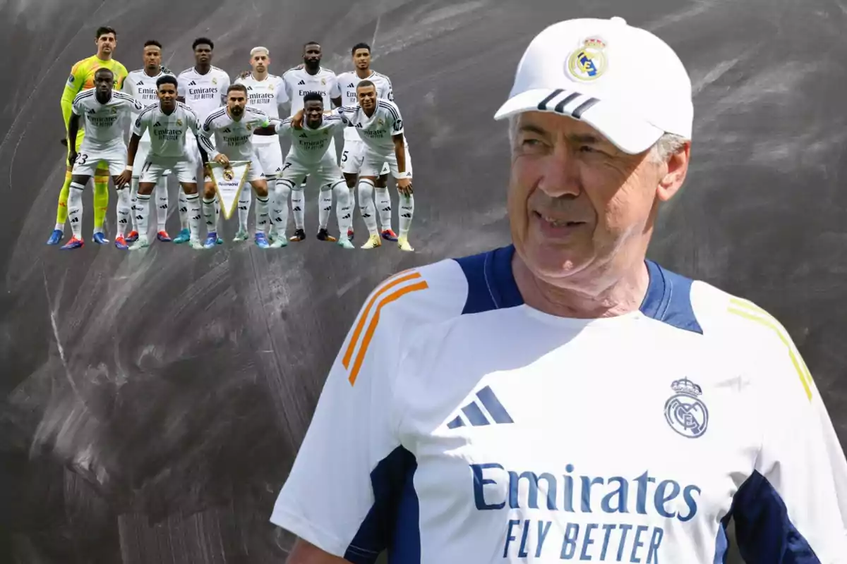 Un entrenador de fútbol con gorra y camiseta del Real Madrid aparece en primer plano, mientras que en el fondo se ve al equipo completo posando para una foto.