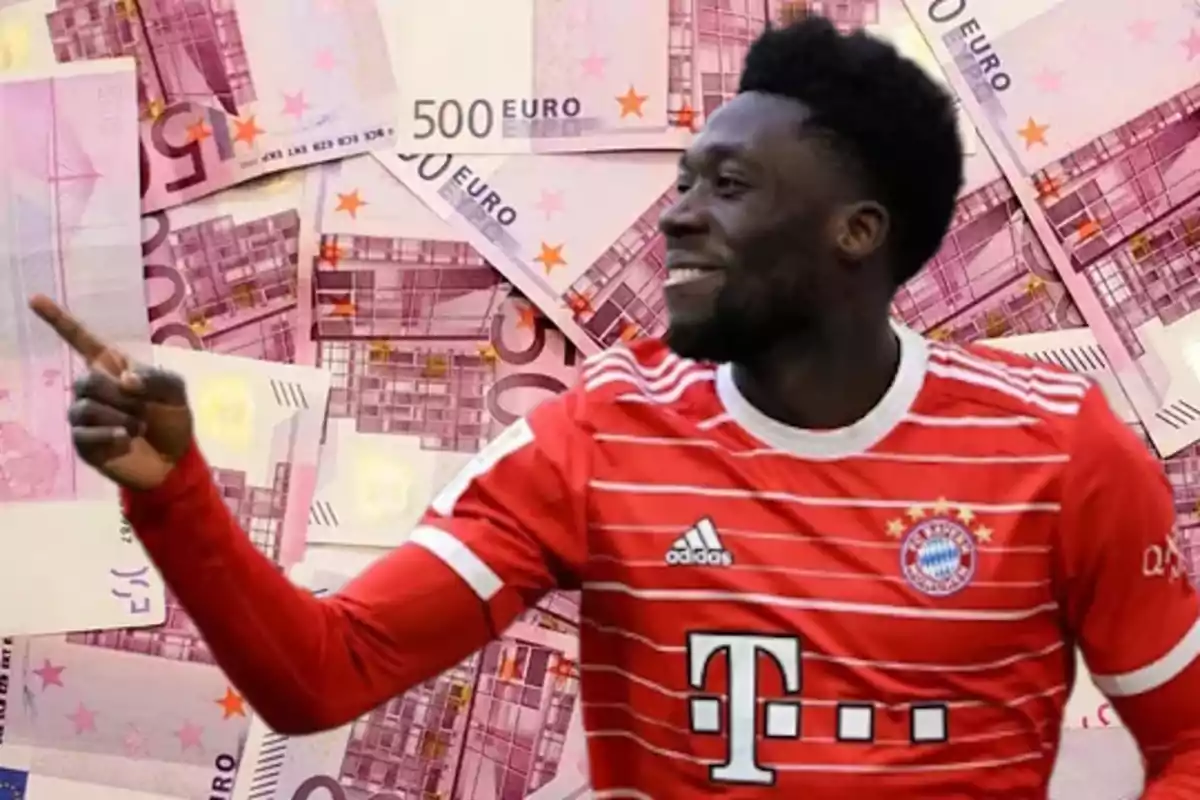 Alphonso Davies con la camiseta del Bayern de Múnich sonríe y señala con el dedo, con billetes de euro en el fondo.