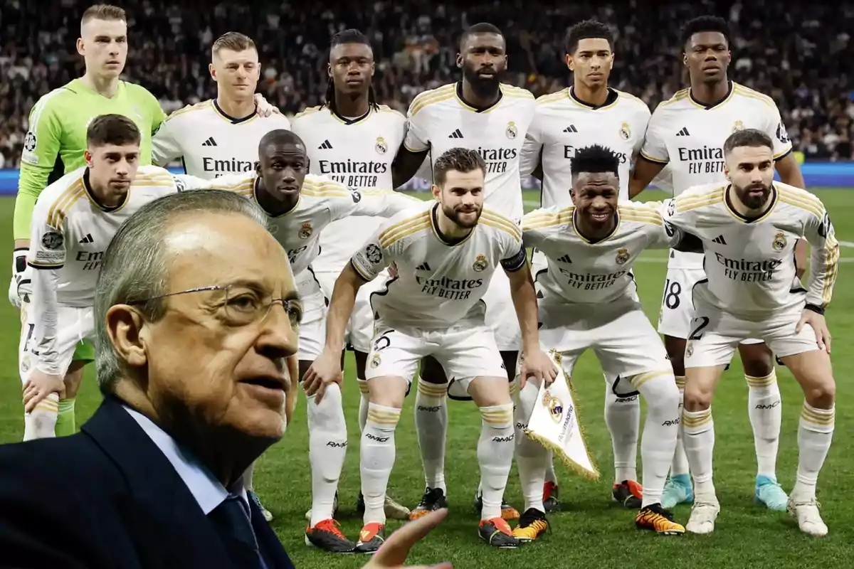 Florentino Pérez de perfil y señalando con el dedo, detrás una foto del once titular del Real Madrid esta temporada