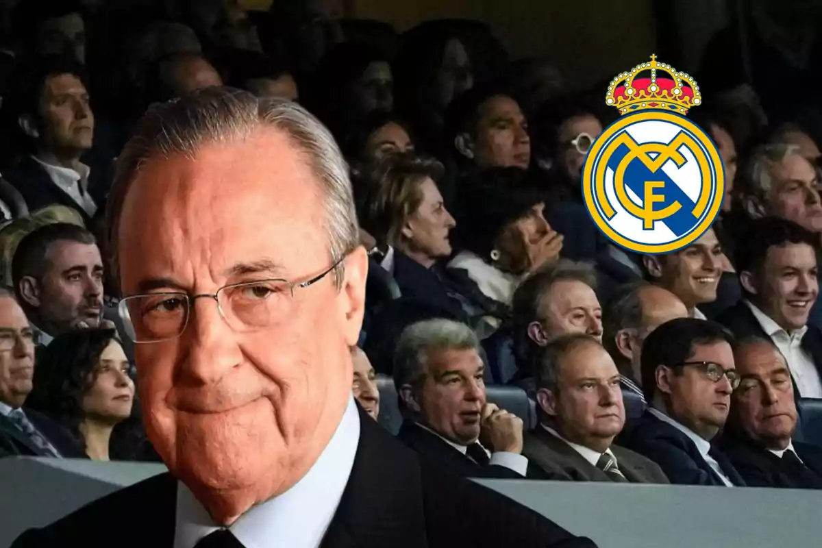 Un hombre mayor con gafas en primer plano y un grupo de personas sentadas en un estadio con el logo del Real Madrid en el fondo.