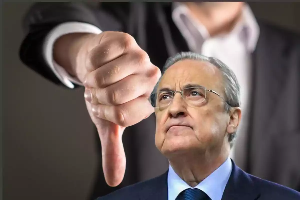 Florentino Pérez con rostro serio y mirando hacia arriba, de fondo una enorme mano con el pulgar señalando hacia abajo