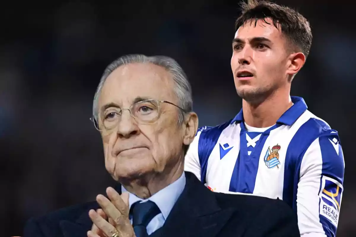 Un hombre mayor con gafas y traje oscuro está en primer plano mientras un joven futbolista con uniforme azul y blanco está en el fondo.