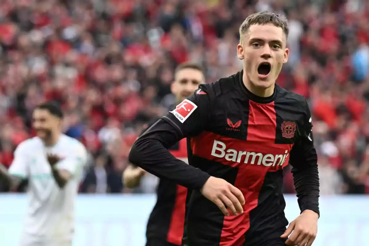 Florian Wirtz celebra un gol con la camiseta del Bayern Leverkussen