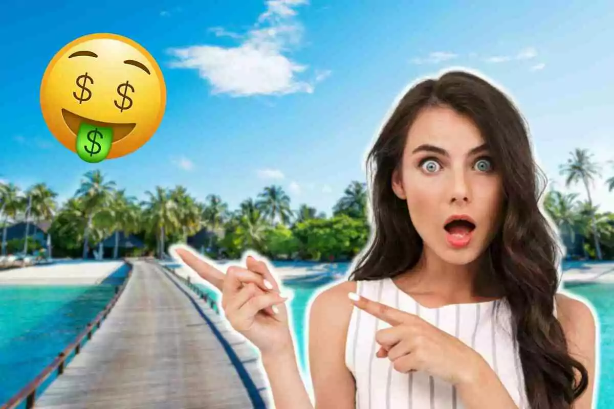 Mujer sorprendida señalando un emoji de dinero sobre un fondo de playa tropical en Maldivas.