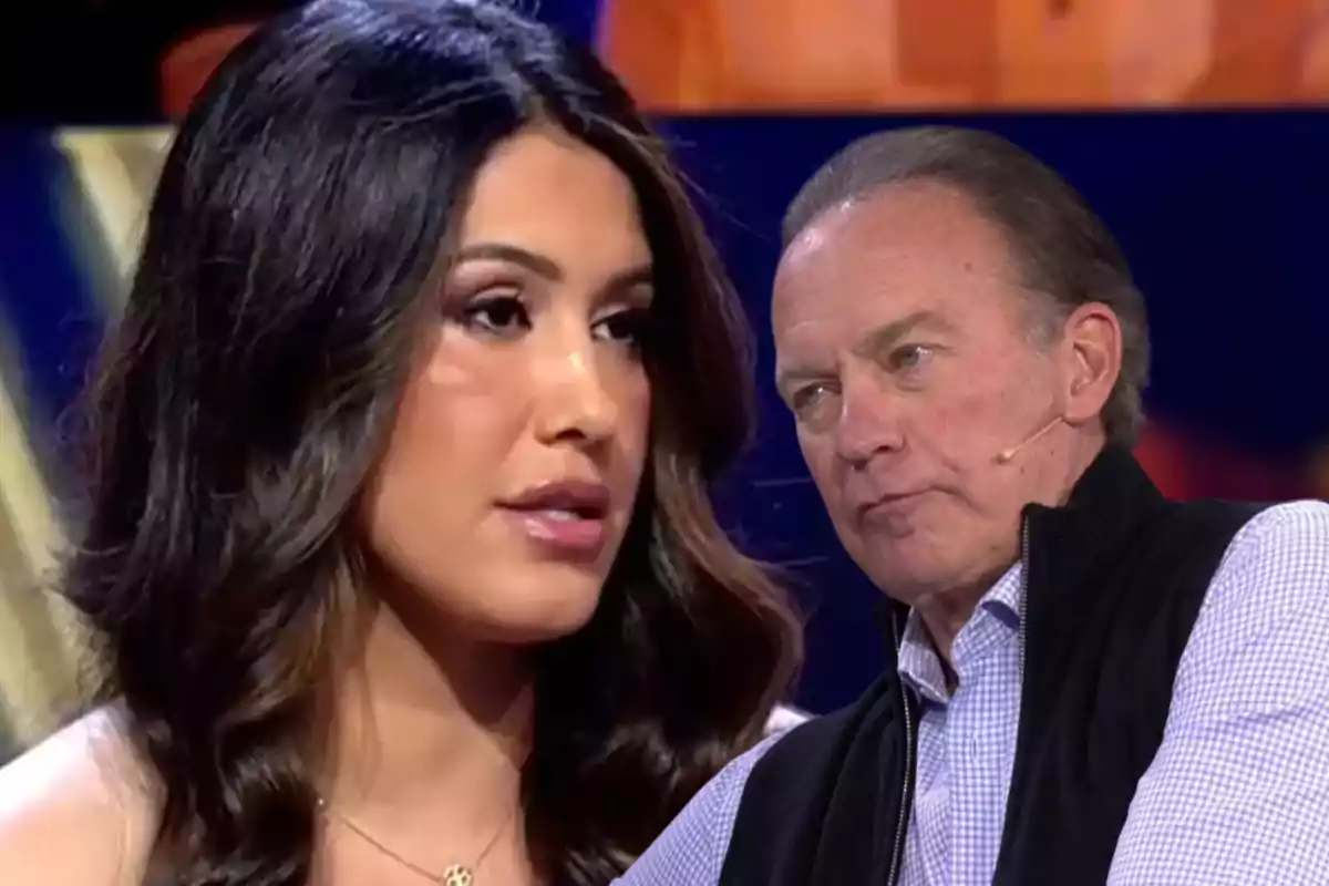 Dos personas en un programa de televisión con expresiones serias.