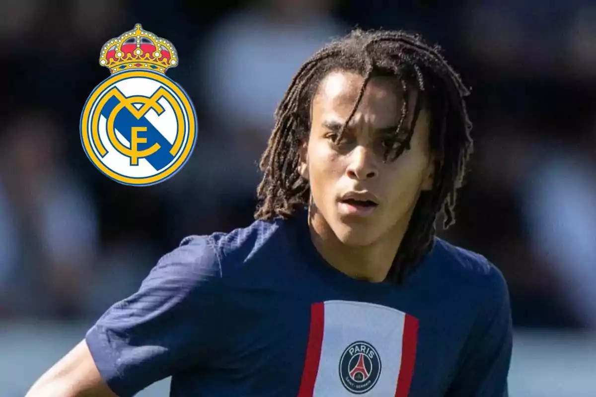 Un jugador de fútbol con la camiseta del Paris Saint-Germain y el escudo del Real Madrid al fondo.