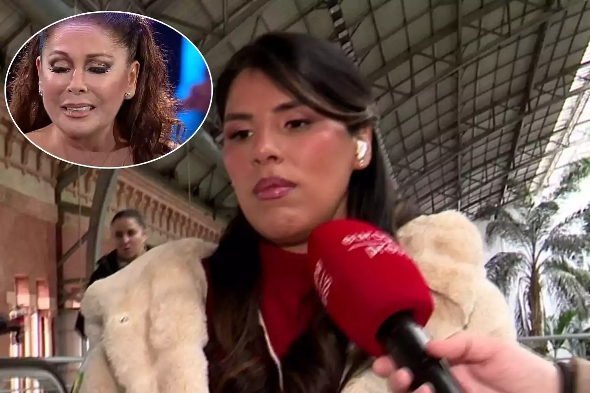 Una mujer con abrigo claro es entrevistada con un micrófono rojo en un lugar techado, mientras en un recuadro se muestra a otra mujer con expresión seria.