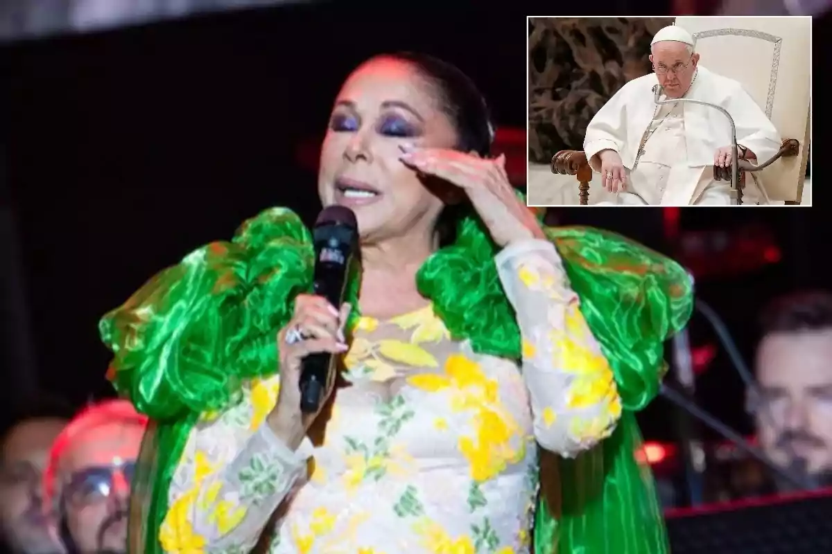 Isabel Pantoja llorando vestida de verde y con el Papa Francisco al lado