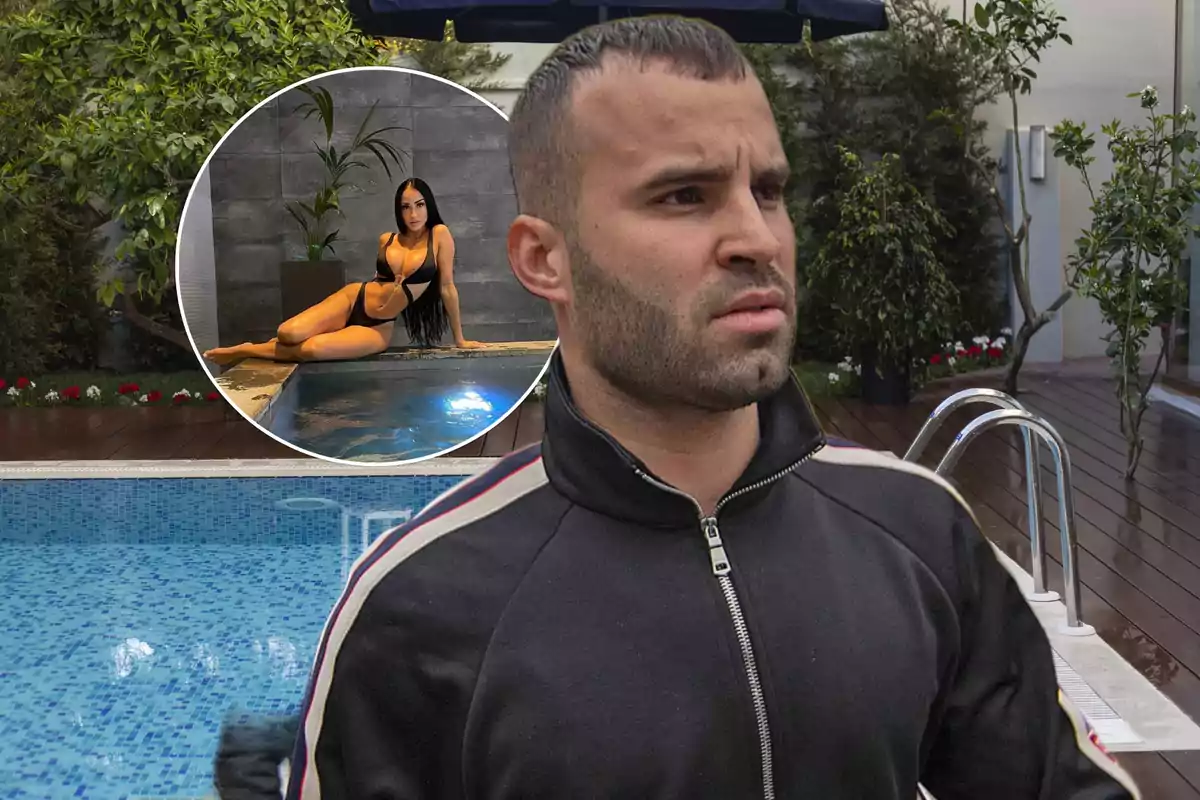 Jesé Rodríguez con una piscina detrás y Aurah a su lado en bikini