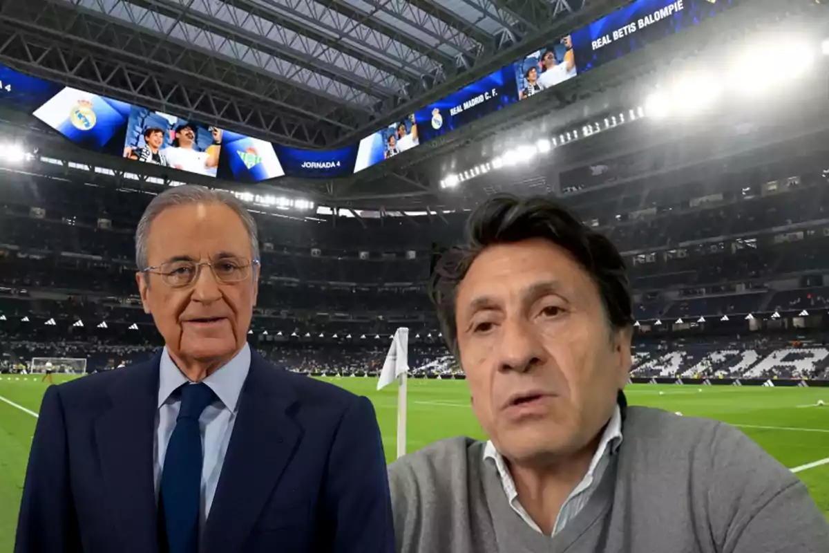 Dos hombres posan frente a un estadio de fútbol iluminado.