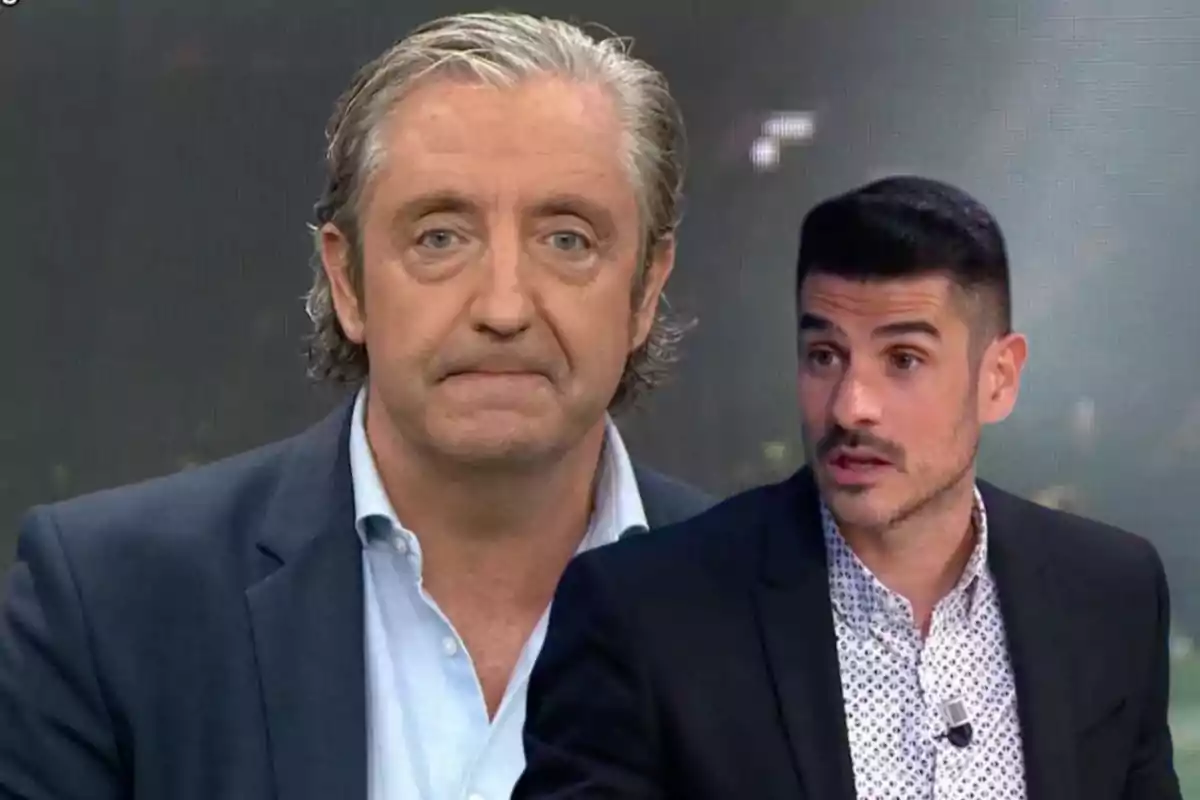 Dos hombres en un estudio de televisión, uno de ellos con cabello canoso y el otro con cabello oscuro, ambos vistiendo trajes formales.