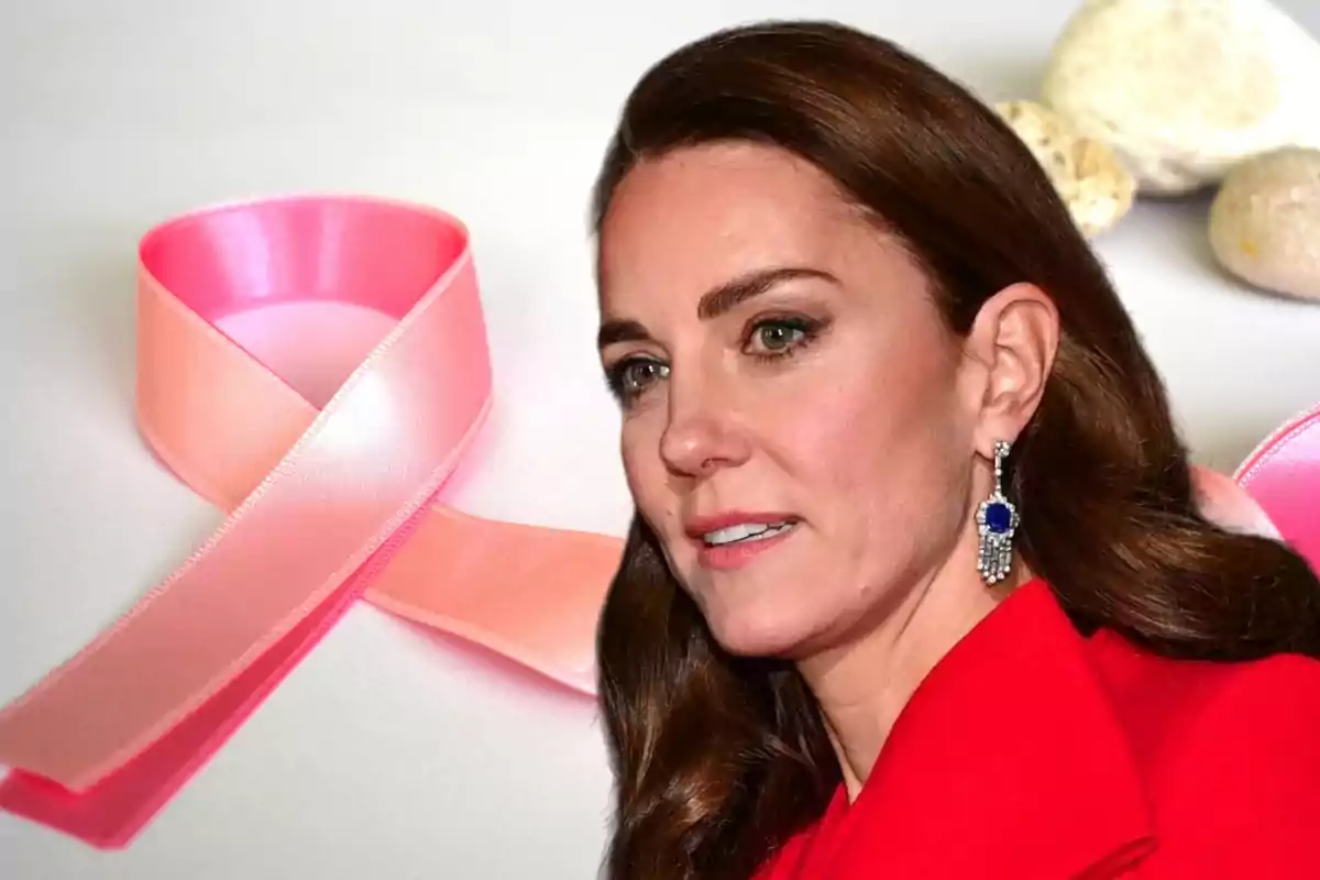 Kate Middleton y un lazo rosa de la lucha contra el cáncer al lado