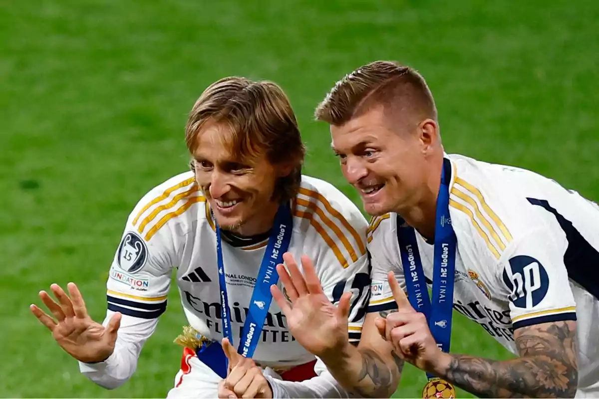 Modric y Kroos con la camiseta del Real Madrid